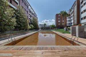 Magnífico piso con altas calidades con piscina, plaza de garaje y trastero. Novocampus. photo 0
