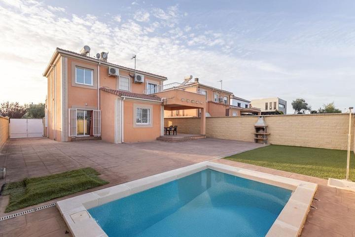 FANTÁSTICA CASA EN URBANIZACIÓN LOS CORTIJOS photo 0