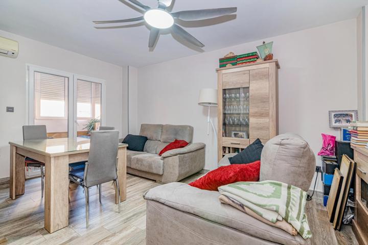 Te presentamos este precioso piso reformado situado en una de las zonas TOP de Granada, frente al Metro photo 0