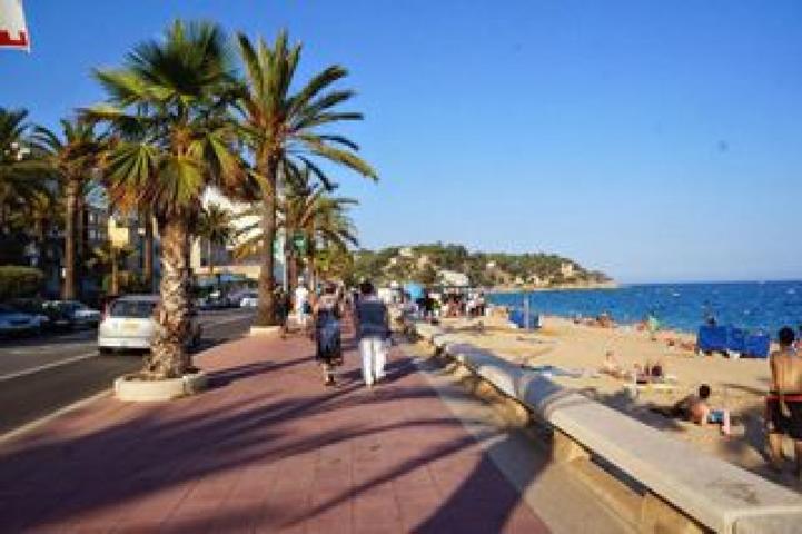 HOTEL EN VENTA EN LLORET DE MAR - FRENTE AL MAR photo 0
