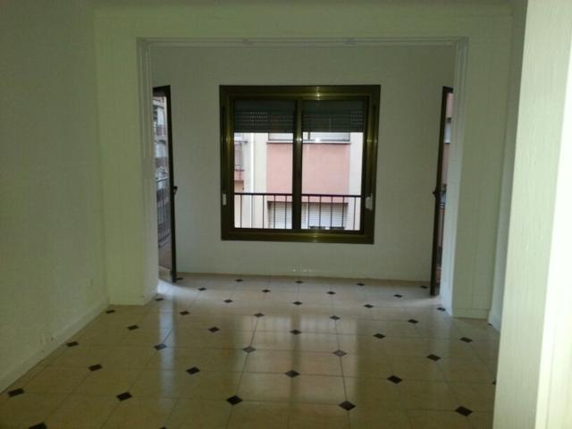 Piso de venta con inquilino en Badalona – Zona Llefià photo 0