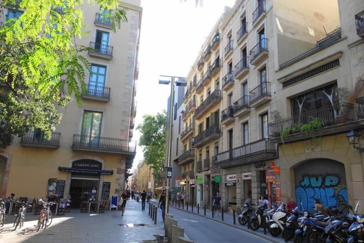 Piso en Venta en Barcelona con Inquilino Estable photo 0