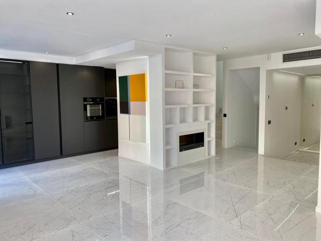 Bonita Casa Reformada con Vistas al Mar en Venta en Sant Just Desvern photo 0