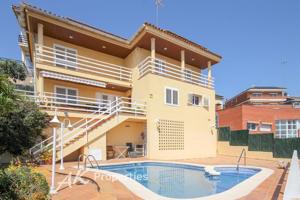 Te presentamos esta espectacular casa con vistas al mar. photo 0