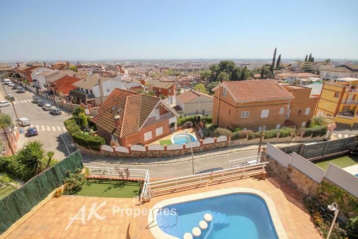 Te presentamos esta espectacular casa con vistas al mar. photo 0