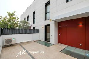 Espectacular casa adosada en Sant Just Desvern photo 0