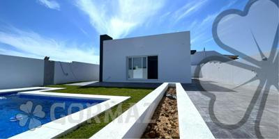 Chalet en Chiclana de la Frontera con piscina y jardín photo 0
