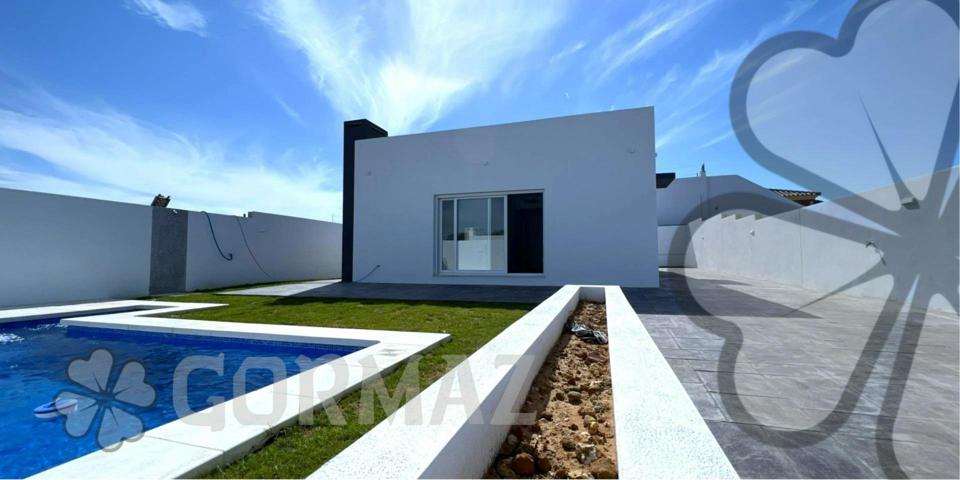 Chalet en Chiclana de la Frontera con piscina y jardín photo 0