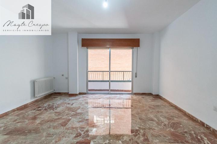 ¡Bienvenido al corazón de Granada! Este encantador piso en el Paseo del Salón te espera con los braz photo 0