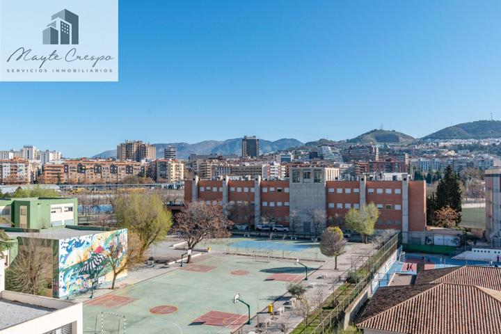 Se vende luminoso piso con vistas despejadas en el Centro de Granada photo 0