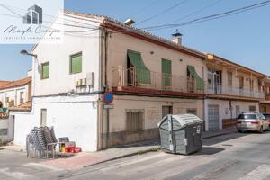 Casa en esquina en el centro de La Zubia photo 0