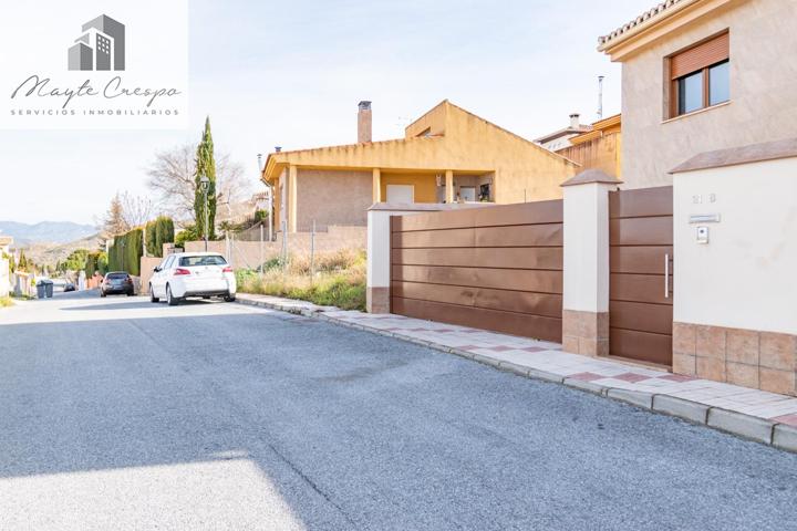 ¡Descubre el hogar de tus sueños en este espectacular chalet independiente! photo 0