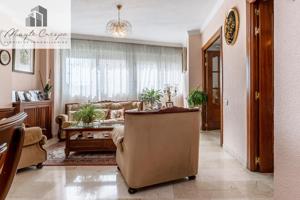 Precioso piso de 173 m2 con de 5 habitaciones, 2 salones, terraza, garaje, junto a Plaza de Gracia photo 0