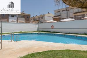 Atractivo Adosado en Belicena con Patio, Garaje y Piscina Comunitaria photo 0