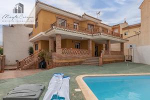 GRAN CHALET PARA QUIEN BUSCA AMPLITUD, CALIDAD Y ESPACIO photo 0