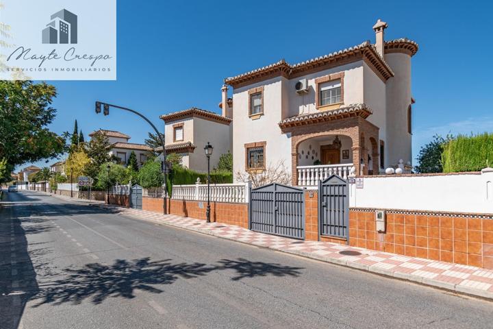 Impresionante Chalet en La Zubia con Piscina y Espacios Amplios photo 0