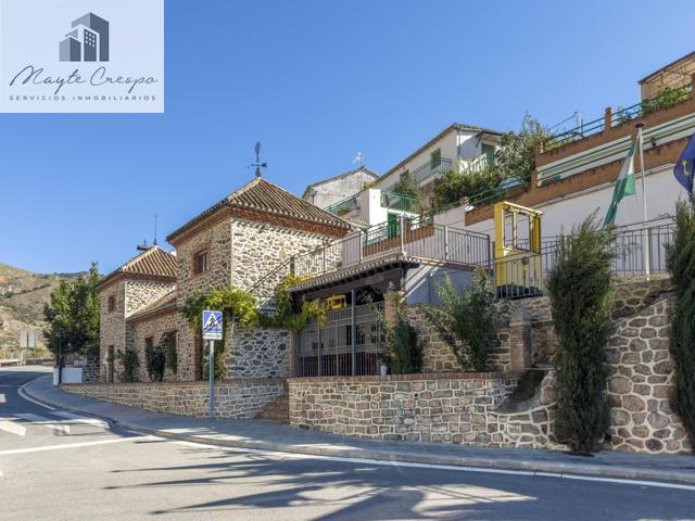 Amplia y luminosa casa en esquina en Pinos Genil. photo 0