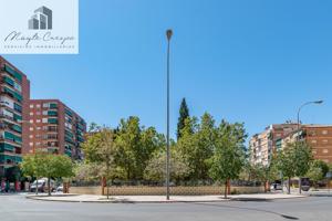 Piso en Vergeles, junto parada de metro. photo 0