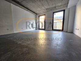 ¡Vivienda recién reformada con calidades de lujo! photo 0