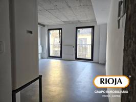 ¡Vivienda recién reformada con calidades de lujo! photo 0