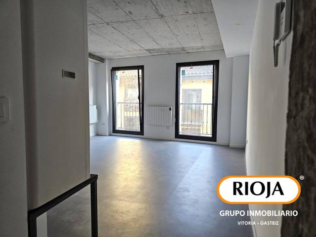 ¡Vivienda recién reformada con calidades de lujo! photo 0
