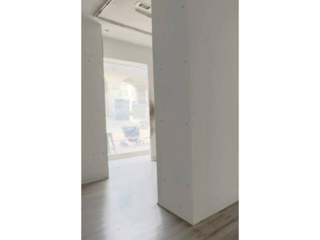 Local comercial de 80 m² en esquina privilegiada de Vitoria-Gasteiz photo 0