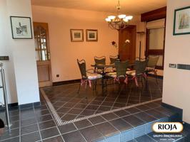 Chalet unifamiliar con jardín en Urrunaga photo 0