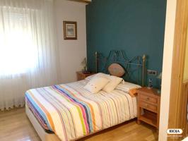 ¡Chalet con jardín en Burgueta listo para entrar a vivir! photo 0