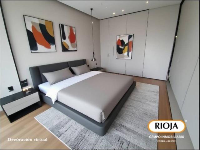 Piso con amplitud muy cerca del centro con 3 habitaciones photo 0