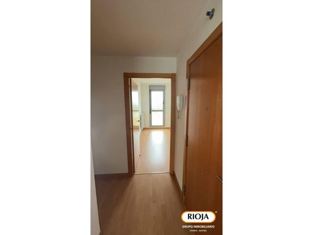 Piso reformado con terraza en Zabalgana photo 0