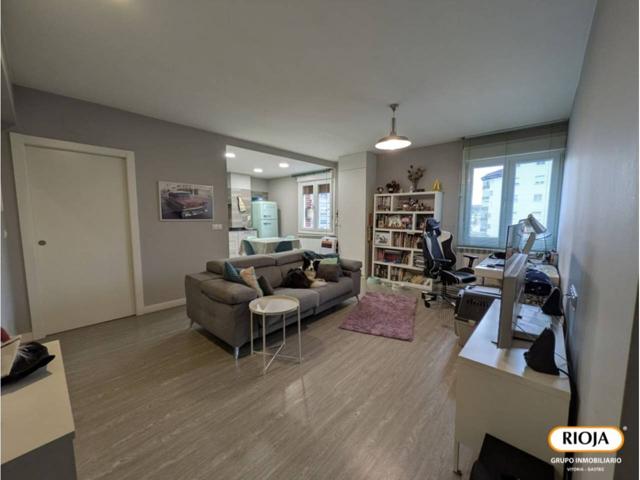 Vivienda reformada con mucha luz y altura en Aranbizkarra photo 0