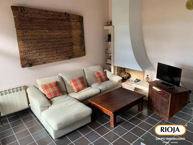 Chalet unifamiliar con jardín en Urrunaga photo 0