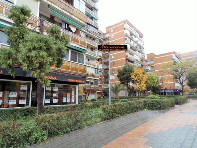 ISO DE 3 DORMITORIOS CON ASCENSOR EN PLAZA ALDEHUELA ' BARRIO DE EL ARROYO' photo 0