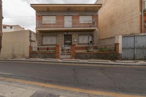 SE VENDE CASA CON UNA PARCELA DE 518 m2 (EN EL CENTRO DE LOS OGÍJARES). photo 0