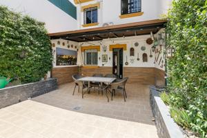 Preciosa casa reformada de 3 dormitorios con patios y terraza en Cenes de la Vega photo 0