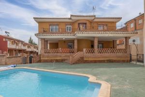 GRAN CHALET PARA QUIEN BUSCA AMPLITUD, CALIDAD Y ESPACIO photo 0