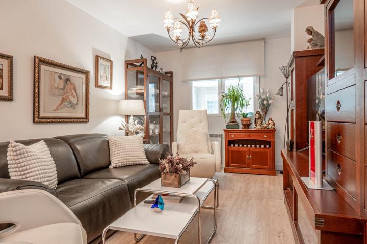 Piso boutique para entrar a vivir de 3 dormitorios y 2 baños junto a Parque Arabial photo 0