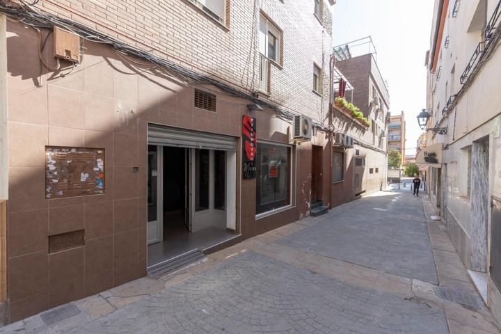 ¡Tu negocio en el corazón de Atarfe! Local comercial en venta con gran escaparate. photo 0