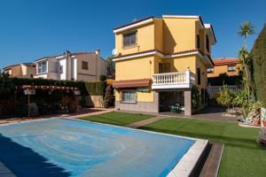 GRAN CHALET CON PISCINA EN LOS PINILLOS photo 0