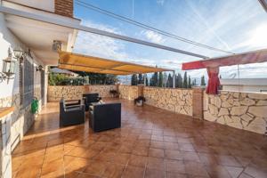 Exclusivo Chalet en Huetor Vega con Piscina de agua salina y amplia terraza photo 0