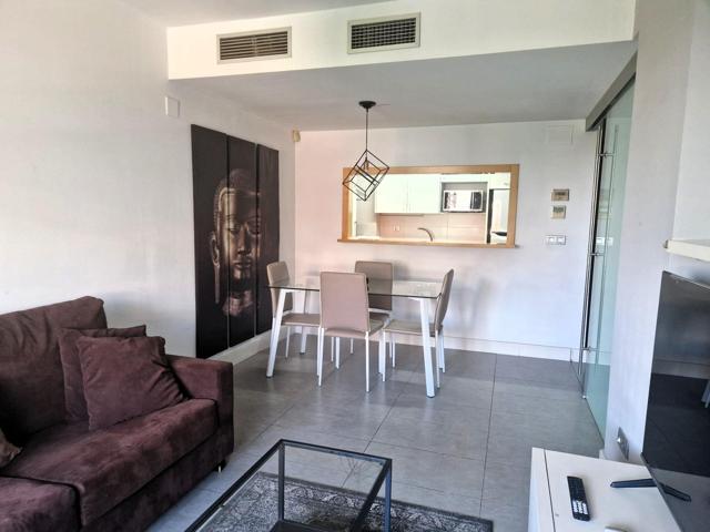 Piso en urbanización con piscina y garaje en zona PTS photo 0