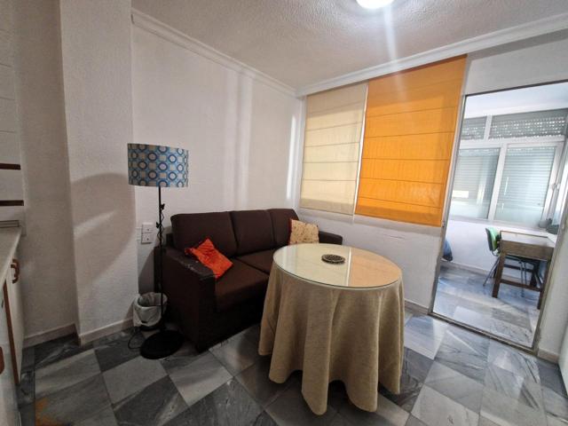 ¡Estudio en alquiler en la zona Ancha de Capuchinos! photo 0