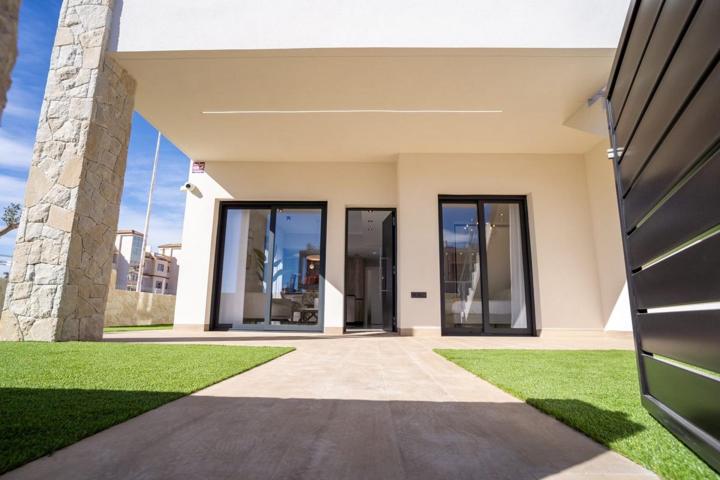Nový projekt luxusních apartmánů se 2-3 ložnicemi a 2 koupelnami v Punta Prima. photo 0