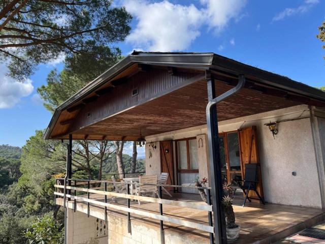 Una oportunidad única en un entorno tranquilo y natural. Casa en Urb. Collsacreu photo 0