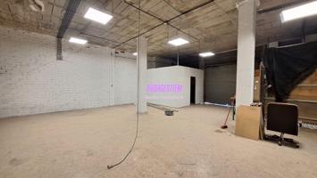 Con entrada para vehiculo photo 0