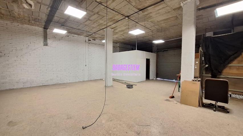 Con entrada para vehiculo photo 0