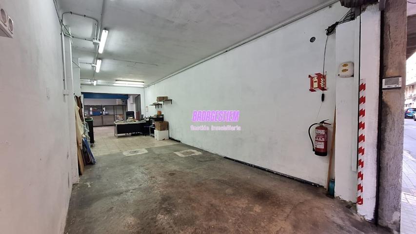 Local con entrada para vehiculo photo 0