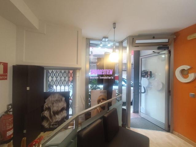 Oportunidad de Negocio: Peluquería en Traspaso y Alquiler en Pep Ventura (Badalona) photo 0