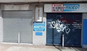 Gran local haciendo esquina en Avenida de Dilar photo 0