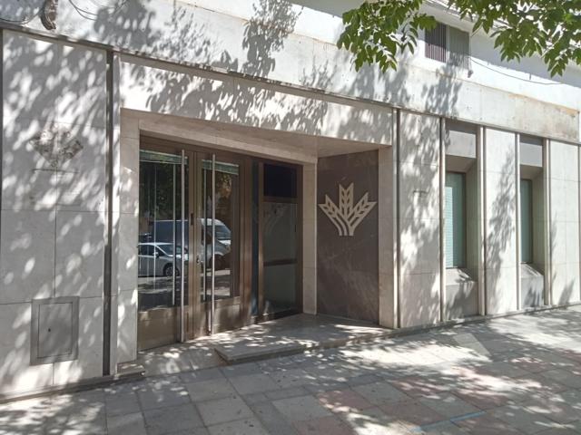 Se Alquila local comercial en Cenes photo 0